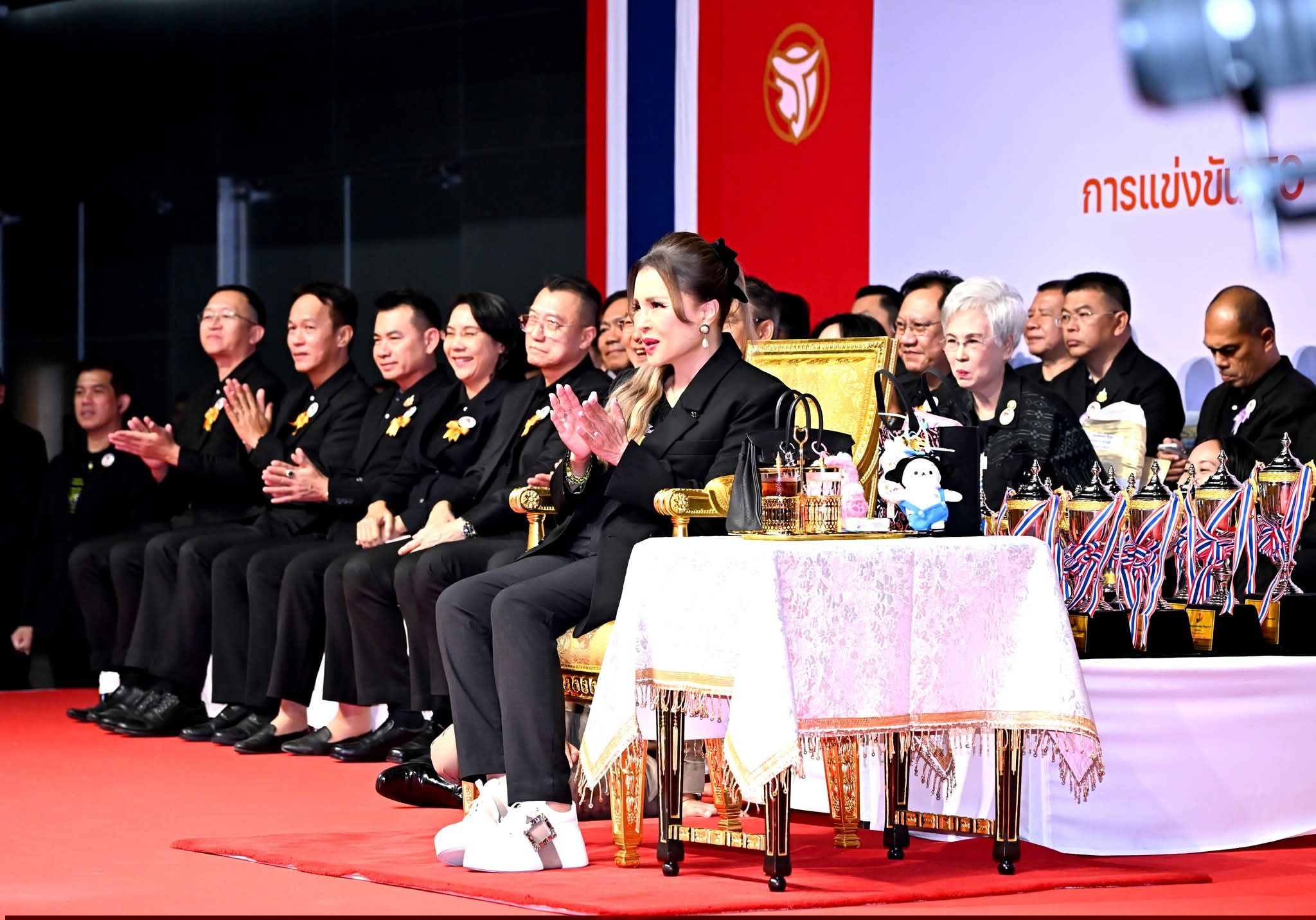 กรมการพัฒนาชุมชน ร่วมเฝ้ารับเสด็จทูลกระหม่อมหญิงอุบลรัตนราชกัญญา สิริวัฒนาพรรณวดี เสด็จพระราชทานรางวัลในการแข่งขัน TO BE NUMBER ONE TEEN DANCERCISE THAILAND CHAMPIONSHIP 2026 รอบชิงชนะเลิศระดับประเทศ ในโครงการรณรงค์ป้องกันและแก้ไขปัญหายาเสพติด