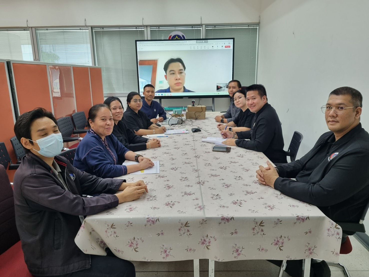 สำนักพัฒนาทุนและองค์กรการเงินชุมชน ร่วมประชุมเตรียมความพร้อมการดำเนินโครงการเสริมสร้างความโปร่งใสกองทุนแม่ของแผ่นดิน ด้านการบริหารและจัดทำบัญชีการเงิน ผ่านระบบออนไลน์ ร่วมกับธนาคารไทยเครดิต