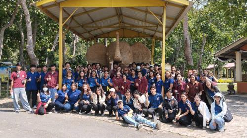 🎯 สำนักพัฒนาทุนและองค์กรการเงินชุมชน โดยส่วนงานพัฒนาชุมชนในศูนย์ศึกษาการพัฒนาเขาหินซ้อนอันเนื่องมาจากพระราชดำริ ให้การต้อนรับคณะอาจารย์และนิสิตจากมหาวิทยาลัยเกษตรศาสตร์ วิทยาเขตกำแพงแสน เข้าศึกษาดูงานในฐานการเรียนรู้งานศิลปาชีพตามแนวพระราชดำริ